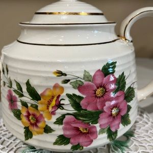 Vintage Sadler 3635 Floral Teapot